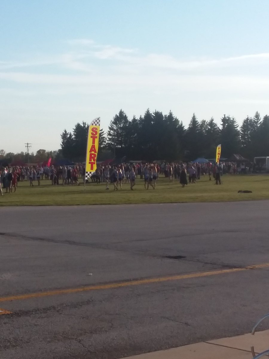 PoppeMrs's tweet photo. A different view to end my school day. Shout out to all student athletes performing at the Panther Cross Country Invitational. #reedsvillesd https://t.co/rbVczqsF1U