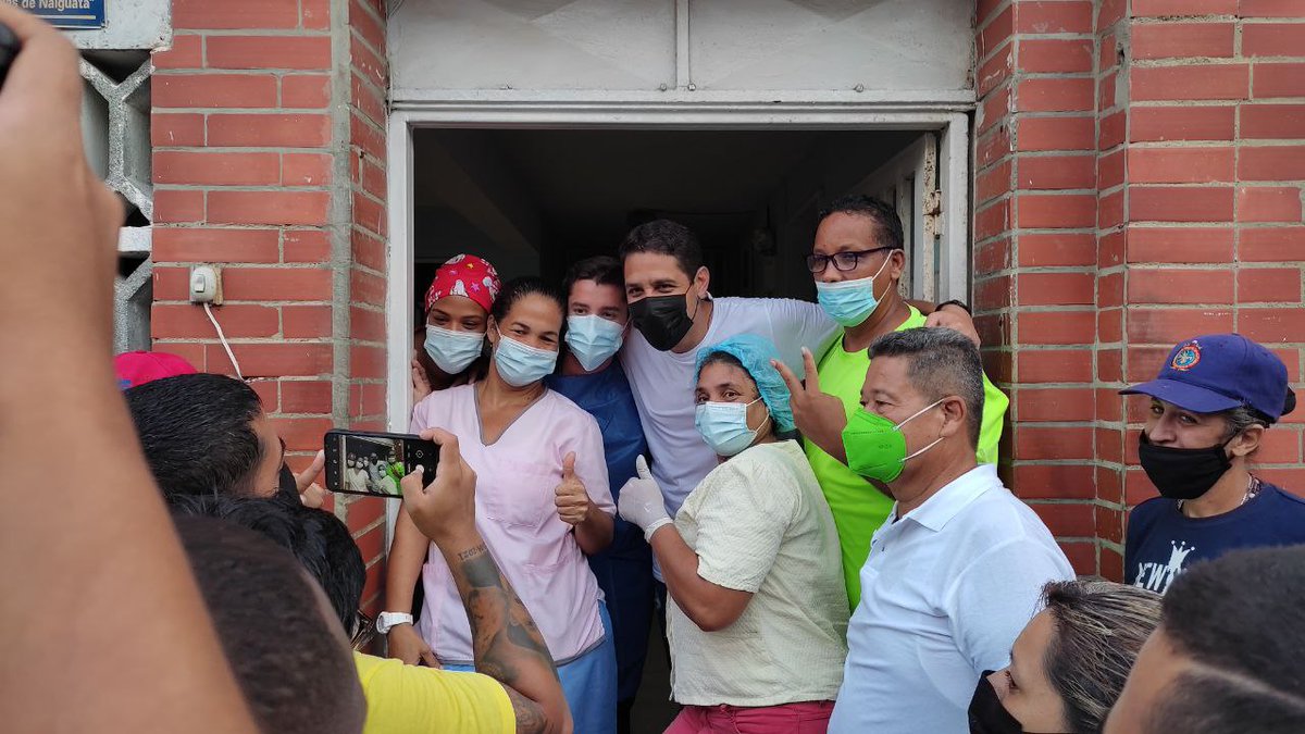 joseolivaresm's tweet photo. ¡Aquí nadie se detiene! Primero en #ElTigrillo y ahora estamos en #Naiguatá, caminando y escuchando a nuestra gente.
Todos conocemos los problemas de nuestro estado, pero también las soluciones, por eso no dejemos pasar esta oportunidad. ¡Tenemos que trabajar unidos por Vargas! https://t.co/s7AtUVRA7r