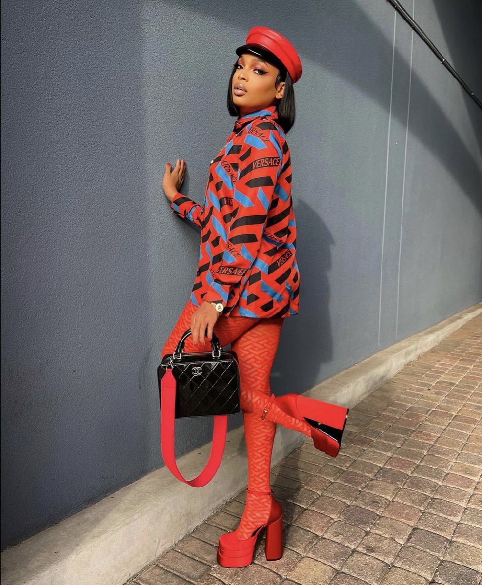 __camaro_'s tweet image. Y’all know who be eating the gworls up? Lonzo !!!!!