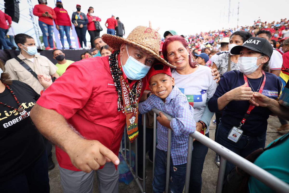 pinfantea's tweet photo. #DeltaAmacuro ¡A la batalla! ✊🏽

Gracias a los deltanos y deltanas que nos recibieron con tanto cariño y alegría. 

Aquí está la fuerza chavista que una vez más reafirma su compromiso y lealtad para sellar una nueva victoria ¡Venceremos!🇻🇪❤️

@dcabellor 
@PartidoPSUV https://t.co/lHd6GCnW9j