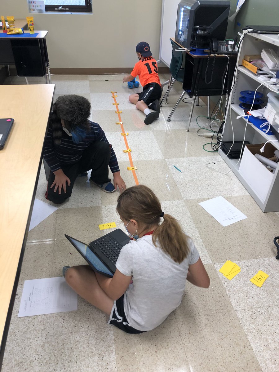 TeacherTrone's tweet photo. We practiced rounding 3 digit numbers to the nearest 10 using the robots in the innovation lab during math time! Rounding practice &amp; coding practice! #rowvastrong #rowvaelem https://t.co/7ixMIwagke