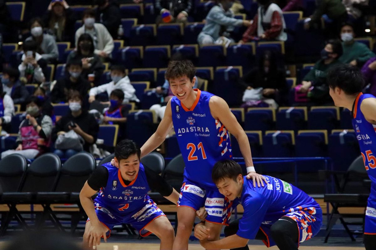 toshipanic's tweet photo. 1日1スマイルロボッツ
2020.11.29 vs 福島ファイヤーボンズ
MVPコトじゃね???もう前いっちゃえ
発表と同時にかつぐぞ〜
あ、マニーだったw
マニー。。。
#茨城ロボッツ
#builduptogether
#鎌田真
#小林大祐
#平尾充庸
#福澤晃平
#眞庭城聖 https://t.co/lGJtF4hvxk