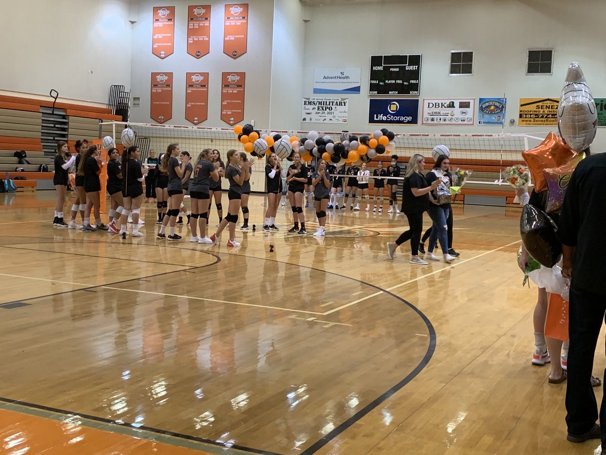 UHS VB Senior Night: Congrats Alondra, Elyssa, and Avianna! We wish you all the best in the future!! ✴️🏐🙌🧡 @AthleticsTitan <a href="/UHSTitans411/">Titans News NeTwork</a>