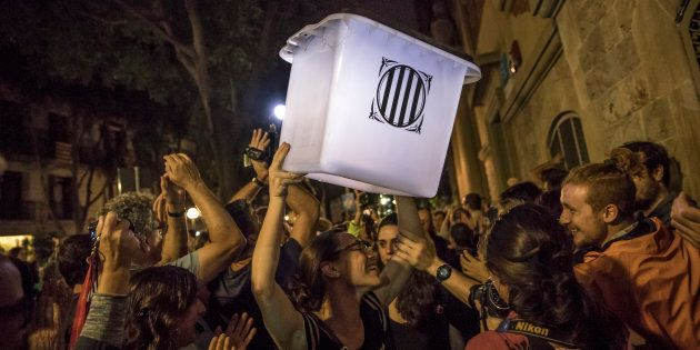 QuimSangra's tweet photo. Dies i una nit que seran per sempre i que ens marquen el camí. Gràcies, bona gent del país. Gràcies bona gent de Nou Barris. Orgull. Hi tornarem. I guanyarem. #Orgull1O #OrgullERC #OrgullNouBarris https://t.co/MNvgqqHJR3