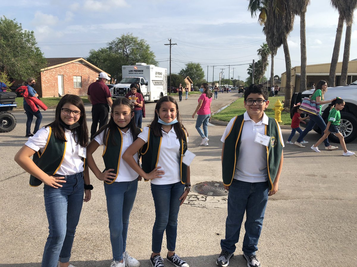 OESFirst108's tweet photo. OES Rangers with Mrs. Leal at the homecoming parade. #leadership#gofalcons https://t.co/9uiMEVrExl