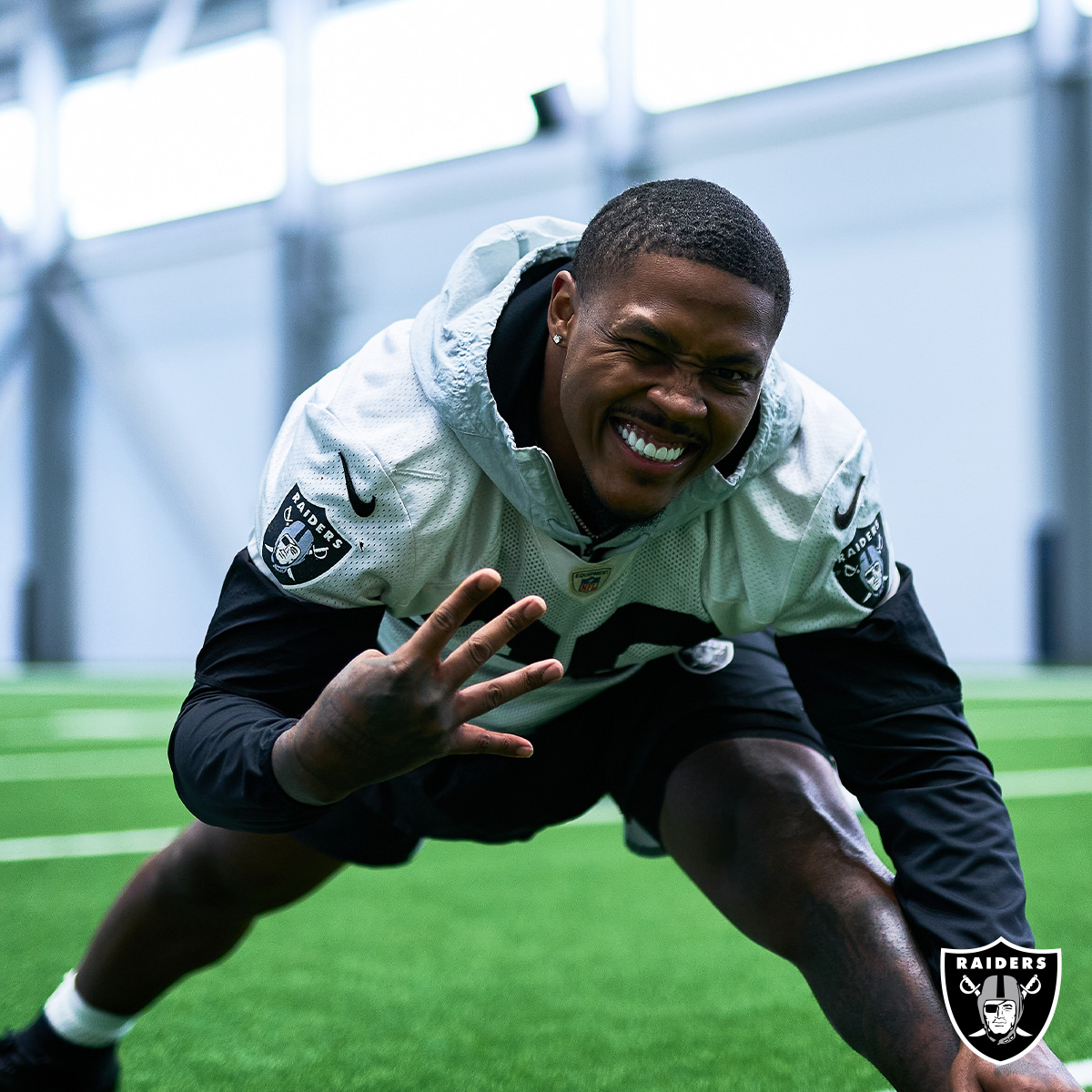 Raiders's tweet photo. 2️⃣8️⃣

@iAM_JoshJacobs | #RaiderNation https://t.co/Uz5scvfvBA