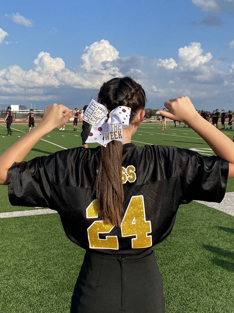 RouseCheer's tweet photo. This weeks Junior Varsity MVC goes too…AVERY ROSS!!! You have grown so much over the past year and we cannot wait to continue to watch you flourish!!! #mostvaluablecheerleader #jvcheer #ThursdayNightFootball https://t.co/vSUQRTTwtp