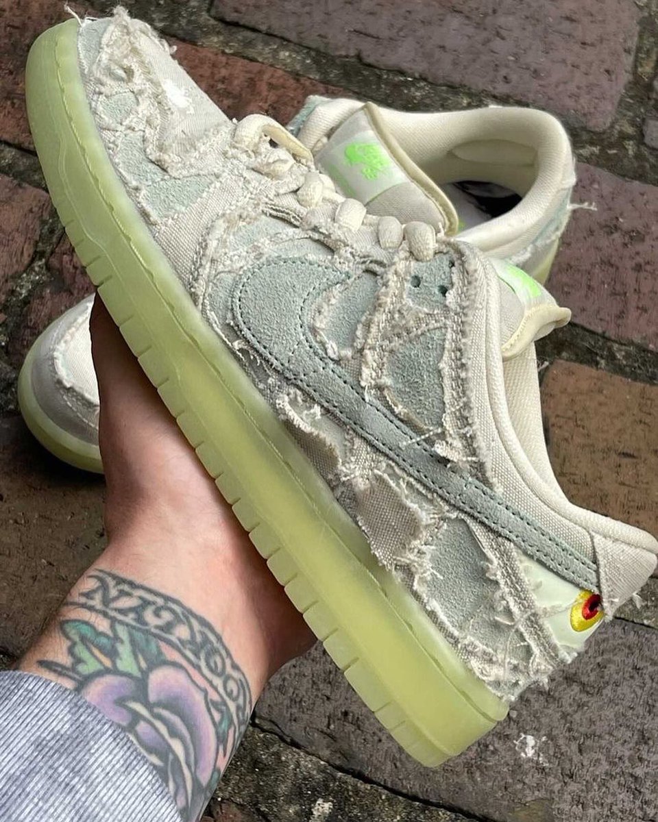 mummy dunks tear away