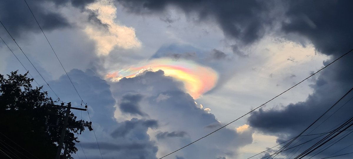 danitasayen's tweet photo. Fenómeno en el cielo de Tuxtla Gutiérrez @AlertaChiapas https://t.co/vdZv3X3qqX