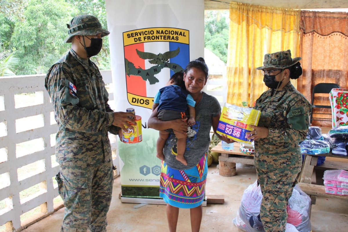 Comprometidos con nuestra población, unidades del Batallón Chucunaque, visitaron la comunidad de Nuevo Belén en el Río Tupiza, en donde se realizaron actividades recreativas, socio-educativas y cívicas.

#ValorFronterizo
#ADNFronterizo