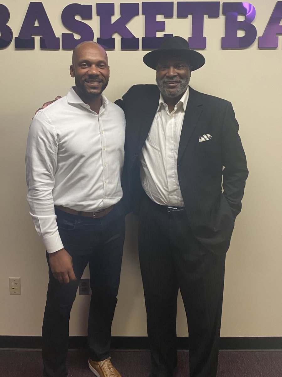 AlexGaryAD's tweet photo. The great @CatamountMBB alumnus Ronnie Carr came back to see us in Cullowhee today. While famously known for making the first 3-pointer in NCAA history, Ronnie has spent a lifetime helping others by giving back. #CatamountFamily https://t.co/XbX0xvrDOa