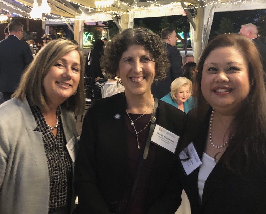 debbylf's tweet photo. So happy to connect w/great lawyers & great friends at @PhilaBar reception #benchbar @jennacollinsesq @reginamfoley https://t.co/BcaQuYAXcB