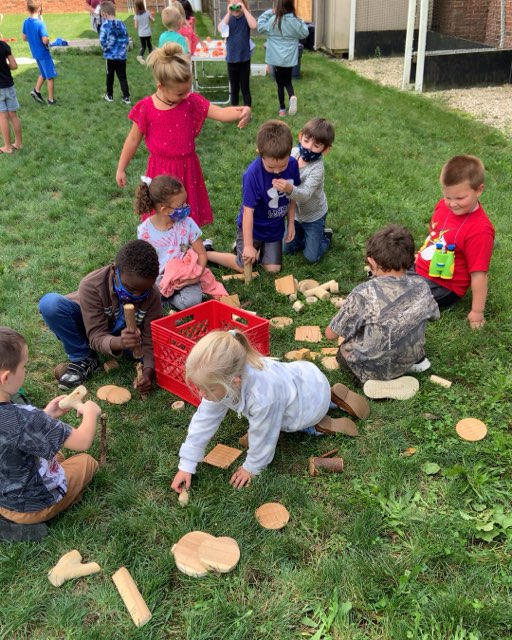 LeahRichwine's tweet photo. Ss excited to explore and learn from nature during the first day of Outdoor Classroom this year. #learningoutdoors #mountrockengaged #bssdproud https://t.co/96ewKNPWYQ