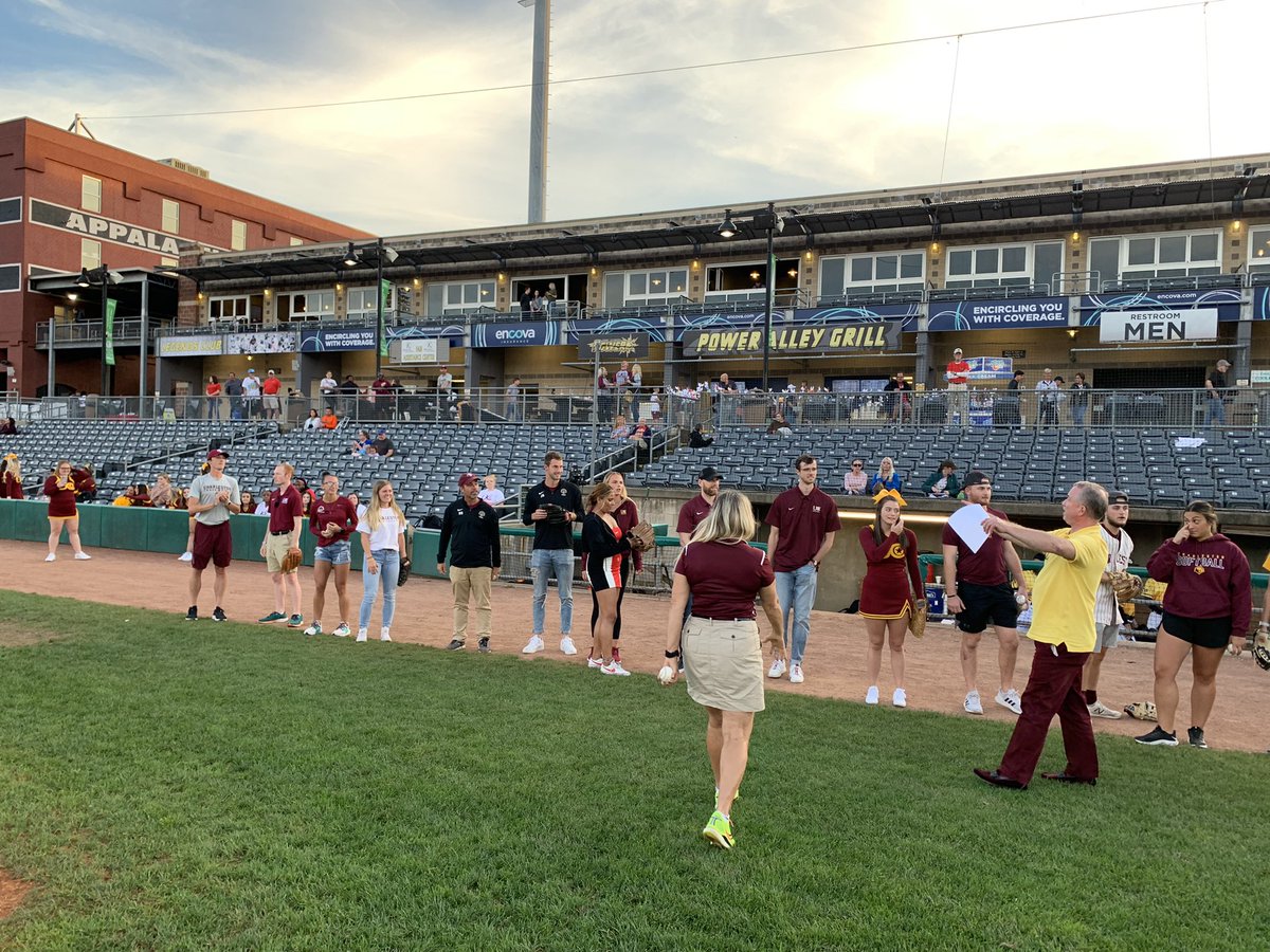 UofChasAD's tweet photo. It’s a great day to be a Golden Eagle! It is UC night at our minor league park, featuring the Charleston Dirty Birds.  A big S/O to Mani, Ellis, and Layne and Tom Minturn from Chik Fil A for their sponsorships. https://t.co/eRwBVZ9tUl