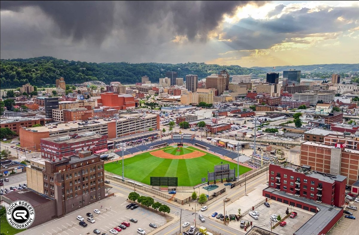 Chuck Roberts just posted this great photo of Charleston. I've never actually seen one from this vantage point.