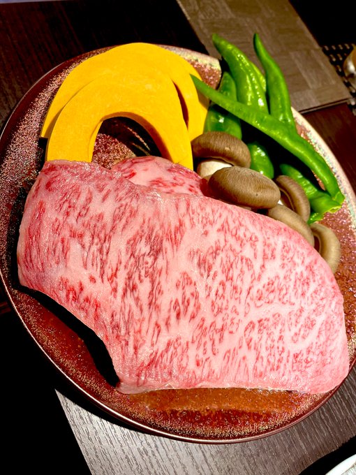 2 pic. 池袋 鉄板焼き Sublimeさんで、お肉?
A5ランクの絶品お肉❤️女子会
デートにも最高かも??
https://t.co/4XBpuT2q2Z https://t.co/59NHy