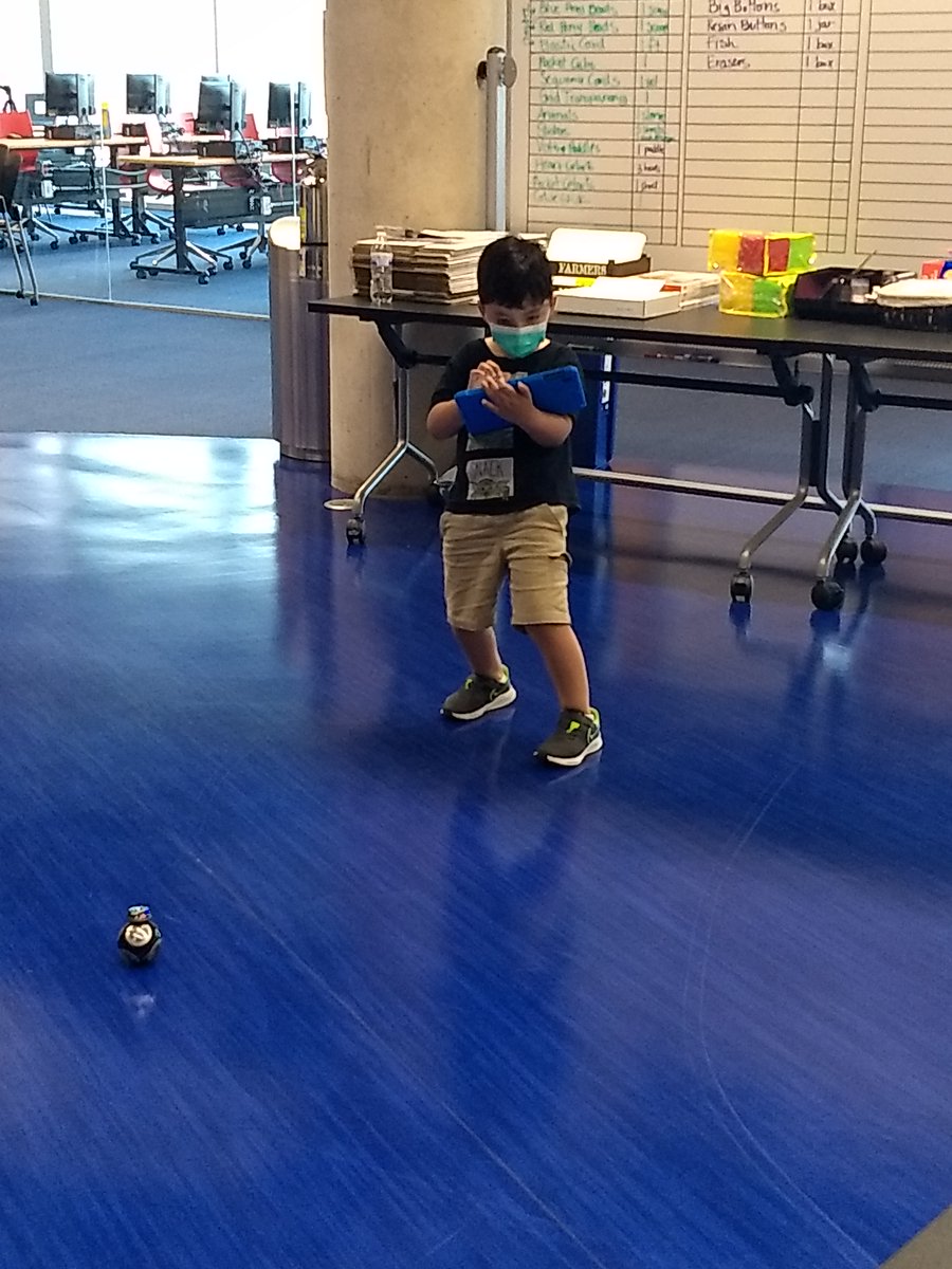 PhxLibrary's tweet photo. Kids learned how to build &amp; code robotics kits Monday @ MACH1’s Robot Mania program @ Burton Barr. 🤖 Join us Mondays from 3:30-5:00 pm &amp; explore a different kit each time. Come have fun &amp; get wired! Ages 8-17. https://t.co/fLoVZOYSIk #MACH1 #RobotMania #PHX https://t.co/bjruRMuqhN