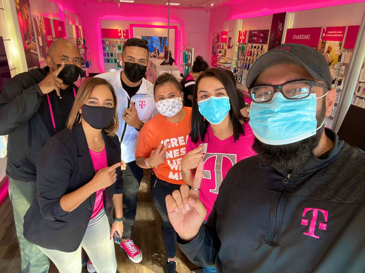 SaadYasin54's tweet image. Still #1 on the Big 5 for TPR Chicago! You ask how? Alma says she puts her people and customers first! Building that winning mentality and serving our customers by going that extra mile! ☺️#MidwestMagic #Mob @mariajimenezz4 @TracyNolan_ @CardenasPaty_ @JonP2520 @barrymagenta