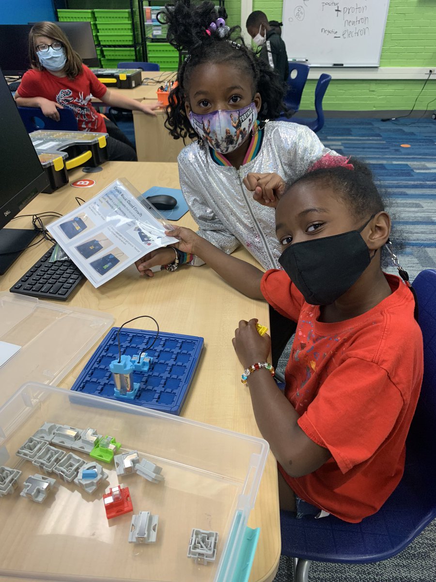 klein_staci's tweet photo. It’s electric!!!! Second graders are learning how to be electrical engineers⚡️@western161 @D161Supe “d161learns @Flossmoor161 https://t.co/ssBXEztqMv