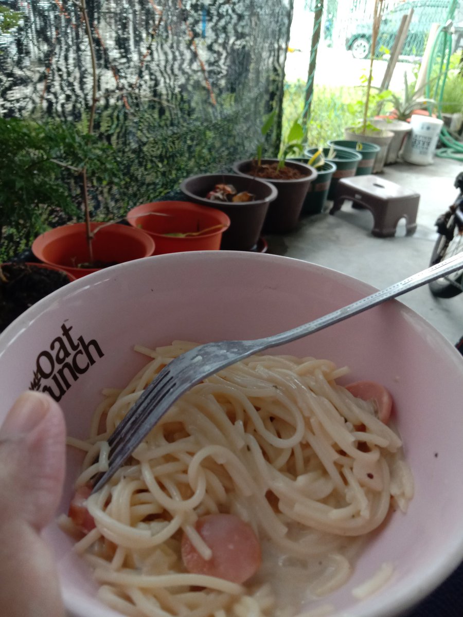 IraMamad's tweet photo. Kesunyian ini sudah cukup mendamaikan.

Paghi korang semua😌 https://t.co/Px5eSgqKHD