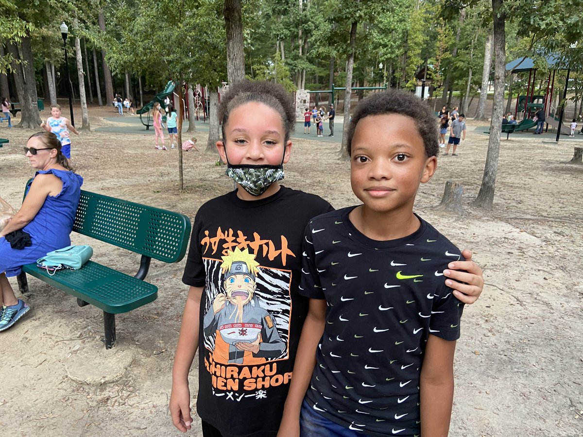 rachelrengering's tweet photo. Oh it did my teacher heart so much good to SEE some of my kids in person today at our 6th grade meet-up! Our @FIVEinLexRich5 students are the BEST! #fiveinlexrich5 #DreamTeam @BlountJinaM @McCormickTeach @MrsFarrellCRIS @CRMS_Science66 https://t.co/fuXTAd9Z4j