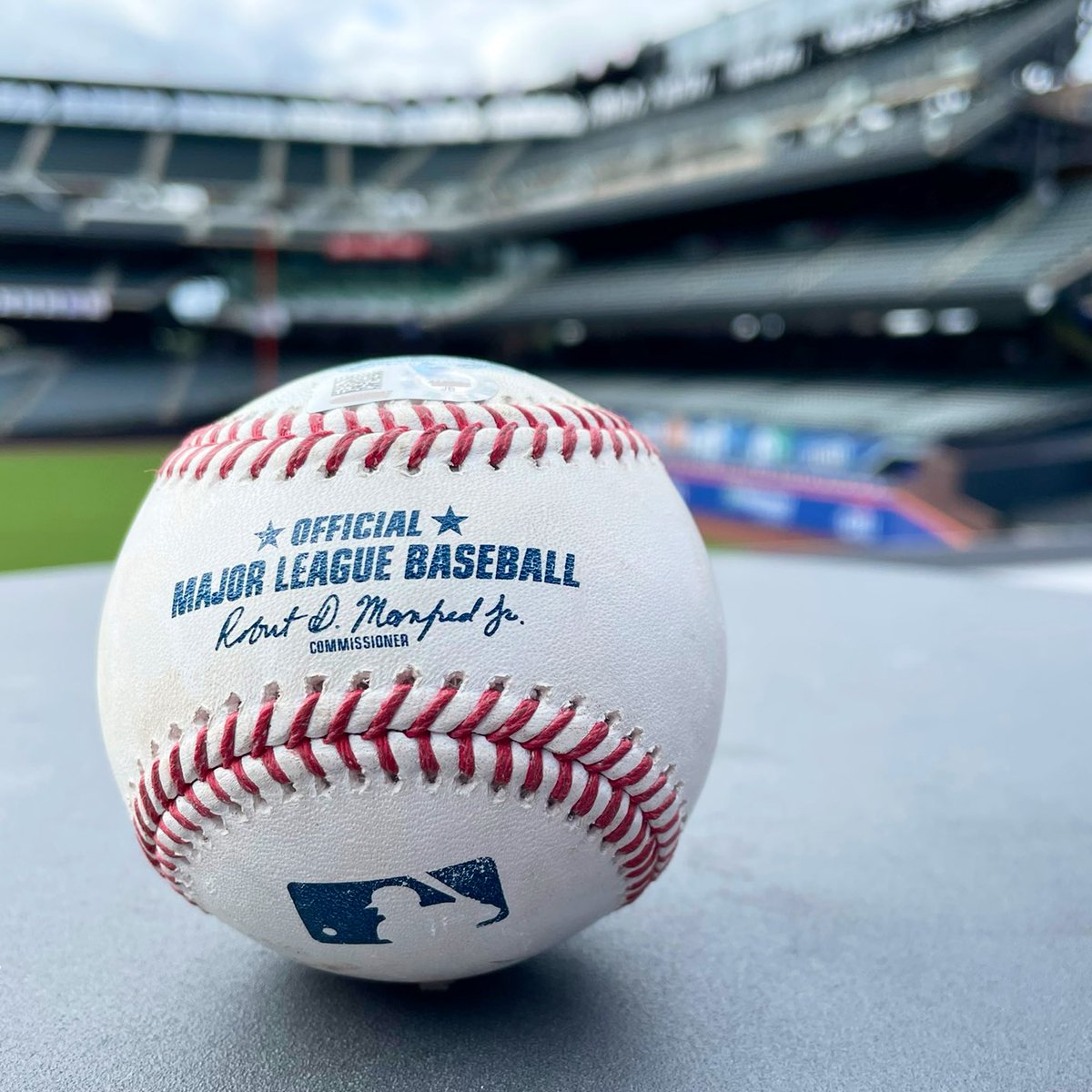 ⚾️ Game-Used Baseball ⚾️

Retweet and follow us for your chance to win a game-used baseball from the tonight’s game at <a href="/CitiField/">Citi Field</a>. <a href="/Mets/">New York Mets</a> #gameused #memorabilia #Mets #LGM #ThxMetsFans
