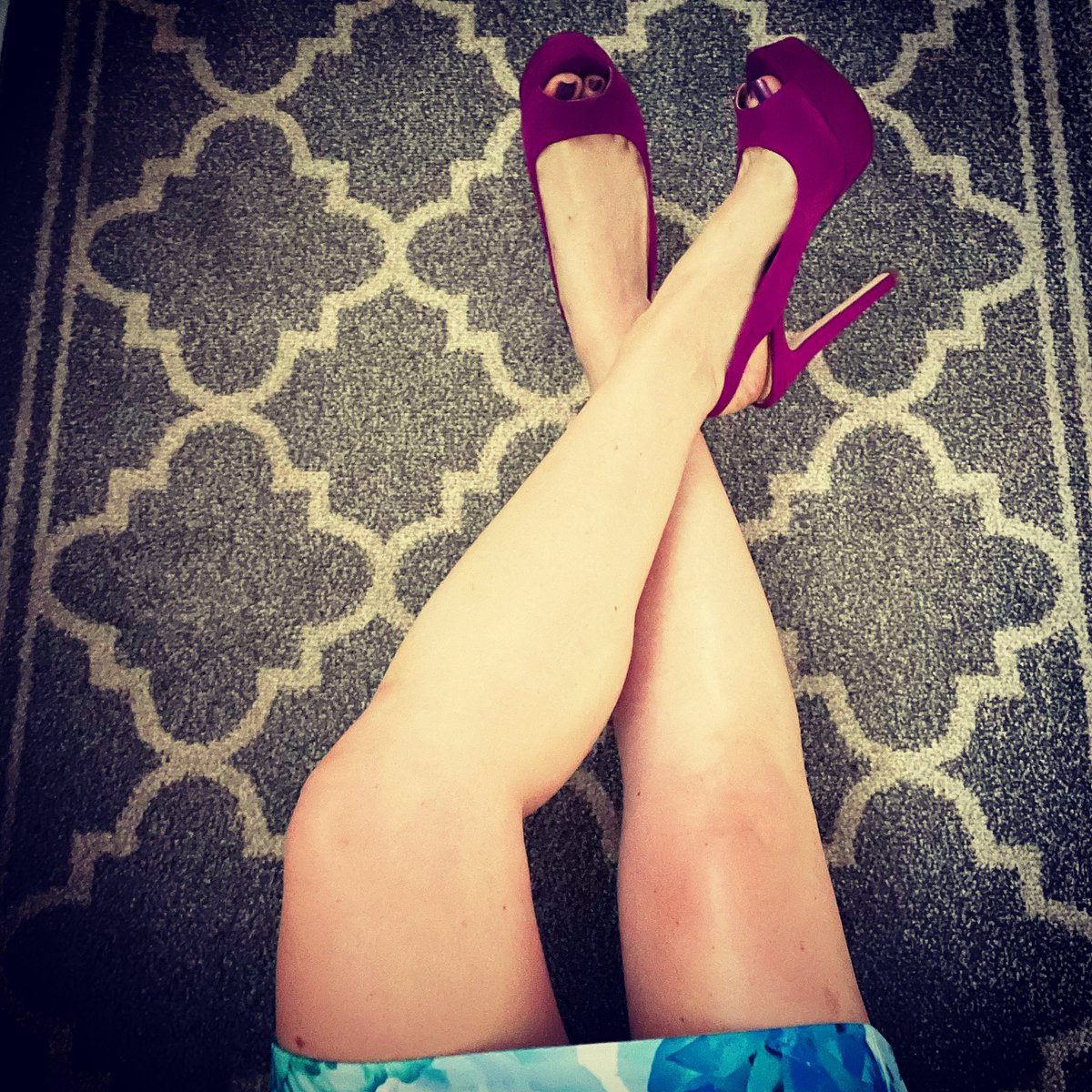 HeatherDeyrieux's tweet photo. Glad I opted for these @jessicasimpsonstyle #peeptoes for  my 12-hour day and all day comfort! 👠💞 #jessicasimpsonshoes #peeptoeheels #shoelove365 #shoes #shoelove #shoelover #heellove #heellover #highheels #heels #heelsofcourse #shoeaddict #shoecollector #shoecollection https://t.co/acQJPvcOPg
