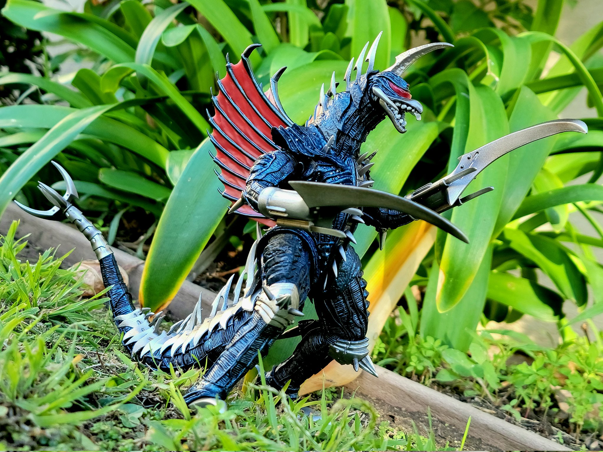S.H. MonsterArts Gigan Kaiju 2004 Great Decisive Battle VS Godzilla FINAL WARS