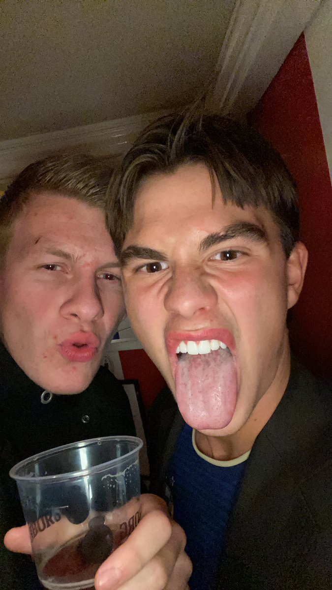 Jæja Sverri Páll hægri bekk hjá val er líklegast mest sexy gæji sem ég hef séð 🥰🥰🥰