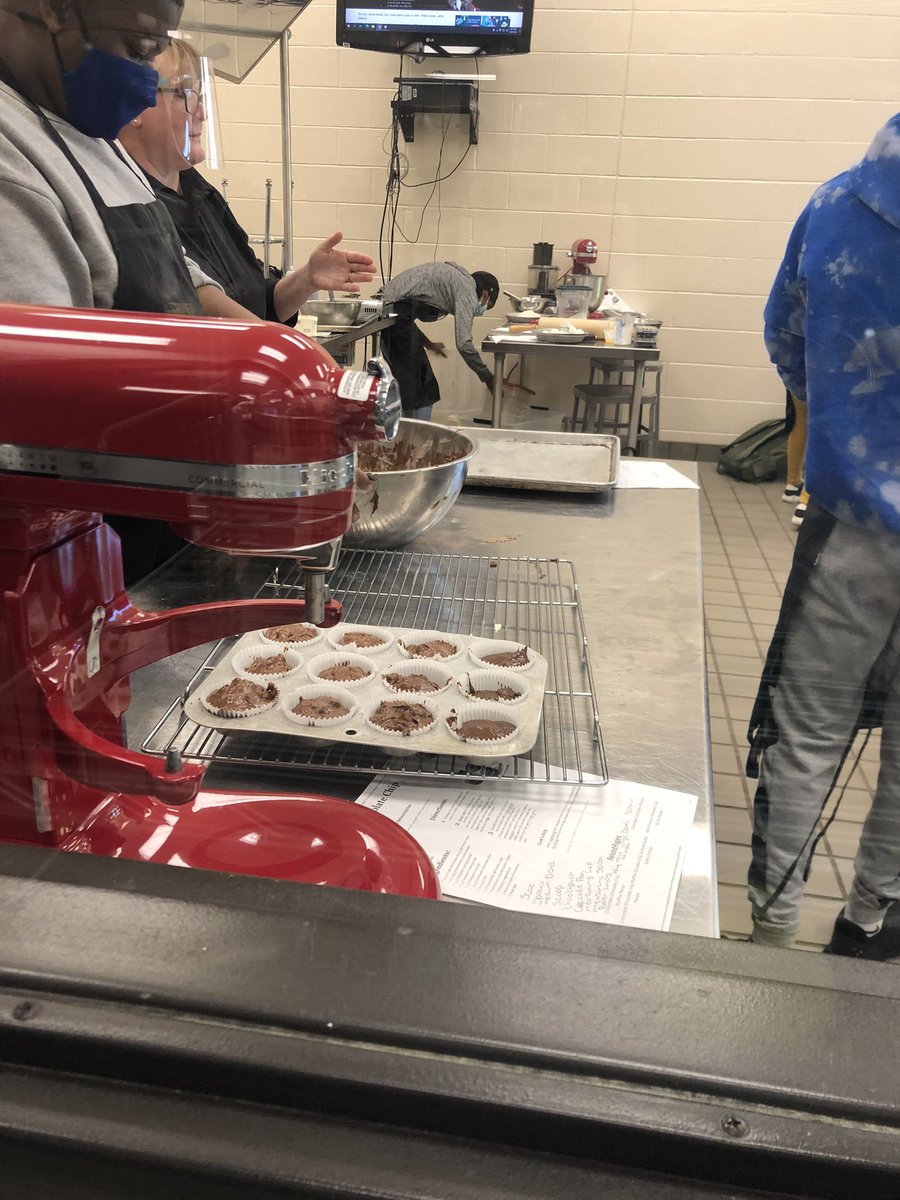 CDHS614's tweet photo. Our culinary students are ready for Muffins with Moms tomorrow!! https://t.co/oYLBKWVBtr