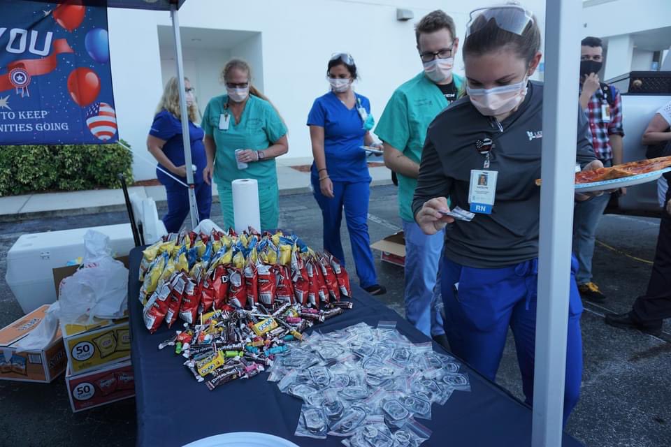 Lee_Health's tweet photo. The Fort Myers Police Department shined their lights tonight at Lee Memorial Hospital to say thank you to our amazing healthcare workers!
 
Read More: https://t.co/xNNKDUuO2m
 
#LeeHealthStrong #SWFLTogether #SWFLStrongerTogether https://t.co/nTIF4urM1H