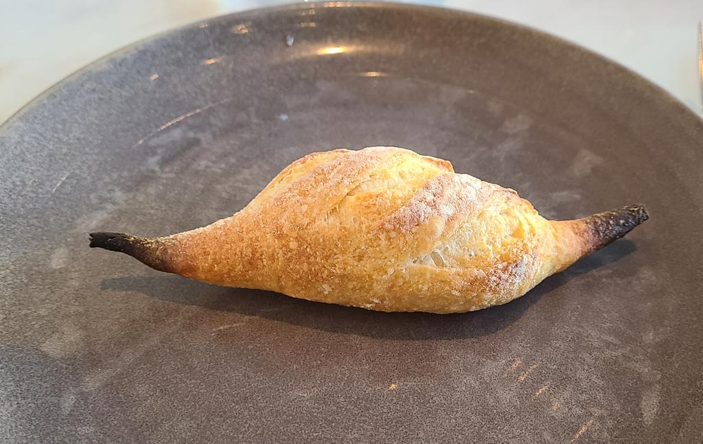 JoelKatz's tweet photo. The "traditional baguette" at Spago. https://t.co/pAakRxcczv