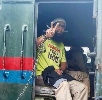 Kashmiri Journalist Aasif Sultan is in jail since last 3 years without any trial. Aasif has been booked under UAPA for not revealing his sources for a news story. He is away from his ailing father, his wife &amp; his daughter. Freedom of press doesn't exist in India
#FreeAasifSultan