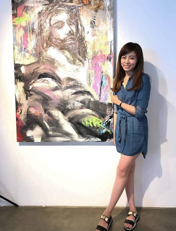 VASTAR_ART's tweet photo. 来てくれてありがとう！うれしくて光栄です！
#台湾女優　＃王瞳　#リサイクルアート #おれの名って発音は薄情者と同じ #ストリートアート　#台湾　#VASTAR https://t.co/N2jX5B9yBs