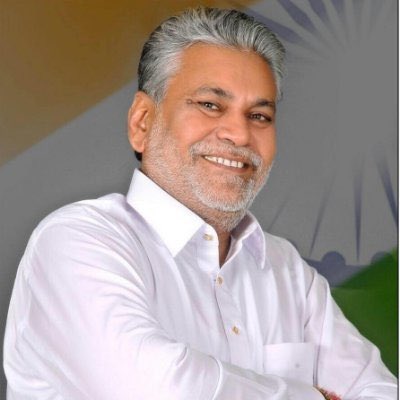 drharshvardhan's tweet photo. ग़रीब, वंचित व शोषितों की एक बुलंद आवाज़ केंद्रीय मंत्री श्री @PRupala जी को जन्मदिन की हार्दिक बधाई।

आप दीर्घायु हों व सदैव स्वस्थ और प्रसन्न रहें।

राष्ट्रवादी विचारधारा के आप मज़बूत स्तंभ हैं। आप के न���तृत्व में मत्स्यपालन,पशुपालन व डेयरी क्षेत्रों में अतुलनीय कार्य हो रहे हैं https://t.co/5jhEWzx5r0