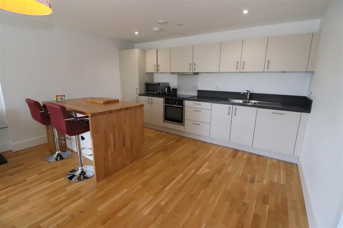 dpsestatesltd's tweet photo. **2 BEDROOM APARTMENT FOR SALE**

This immaculate and luxurious two bedroom city centre apartment being part of this Marquee development which is located on the bank of the river Wensum. 

Visit our website for more info.
https://t.co/WqDfx8rTUi https://t.co/lWXtmVkBRF