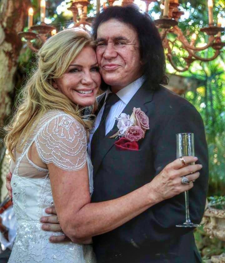 matt_rizor's tweet photo. Happy 10th Anniversary to @genesimmons and @shannonleetweed  
May your day be filled with happiness and love. Here's to many more years 😊 https://t.co/7MgRWH6afC