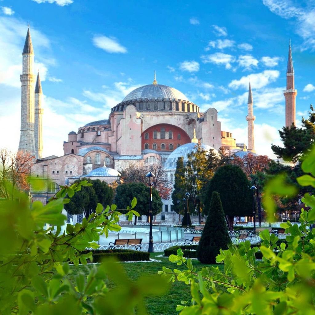 Din görevlilerimizin Camiler ve Din Görevlileri Haftası'nı kutlarım. 

Bu vesileyle de tüm hemşehrilerime hayırlı cumalar dilerim.