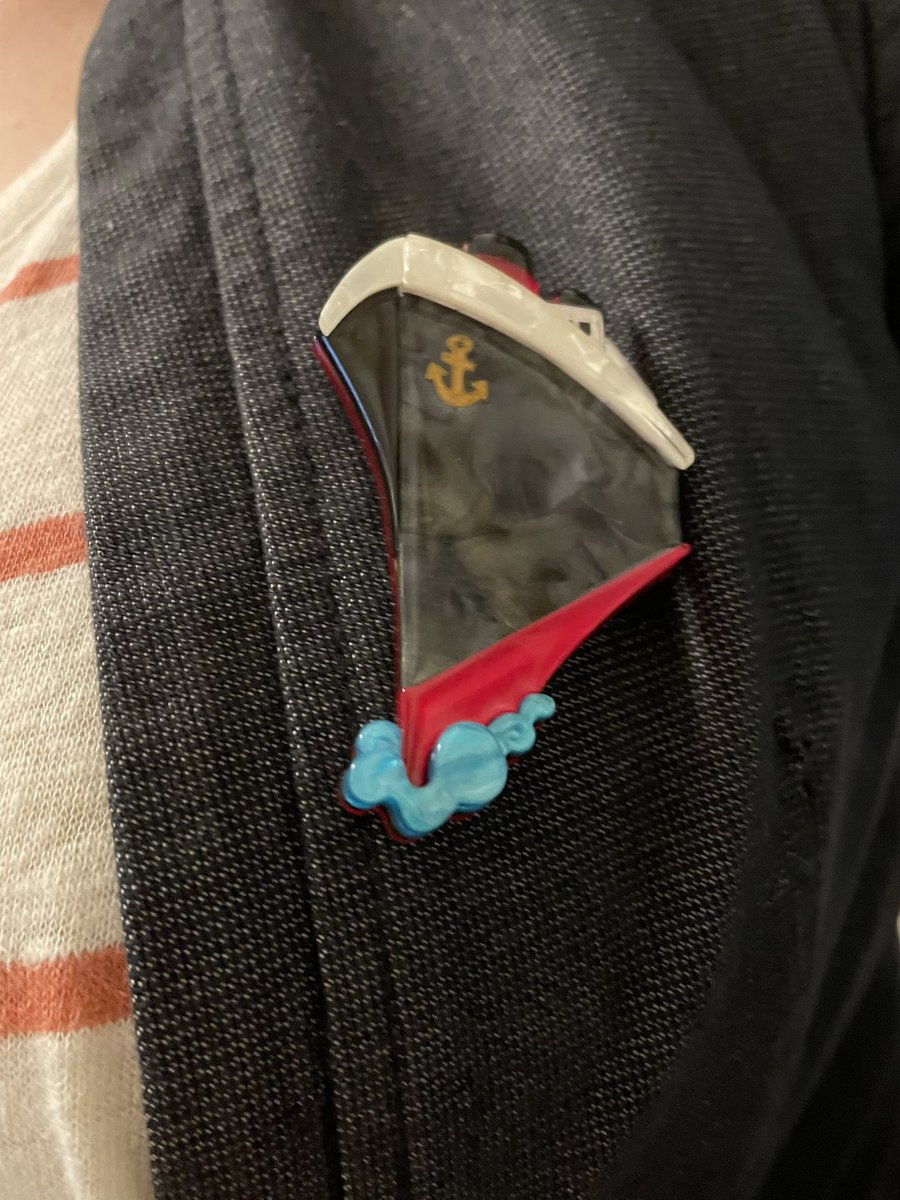 Stacy_Cash's tweet photo. Errand day for this #ReverseCasualFriday and so jeans it is! And as I saw the Lego Titanic set preview this week it had to be the S.S. Normandy as a broach 😊

Shoes: @VANS_66 
Jeans/T-Shirt: @espritofficial
Jacket: #Next
Broach: @Erstwilder_ https://t.co/YvYcLkNaId