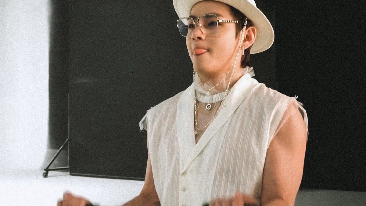 taeteland's tweet photo. KIM TAEHYUNG IS SO FINE https://t.co/KKe02Xqx7L