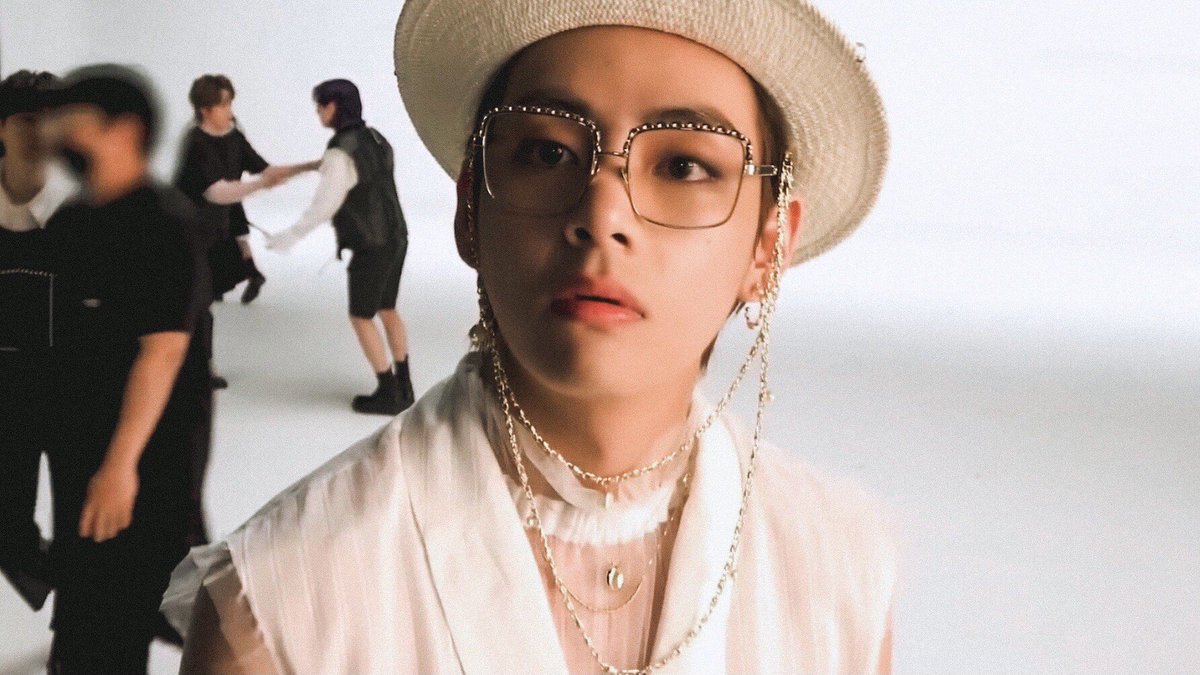 taeteland's tweet photo. KIM TAEHYUNG IS SO FINE https://t.co/KKe02Xqx7L