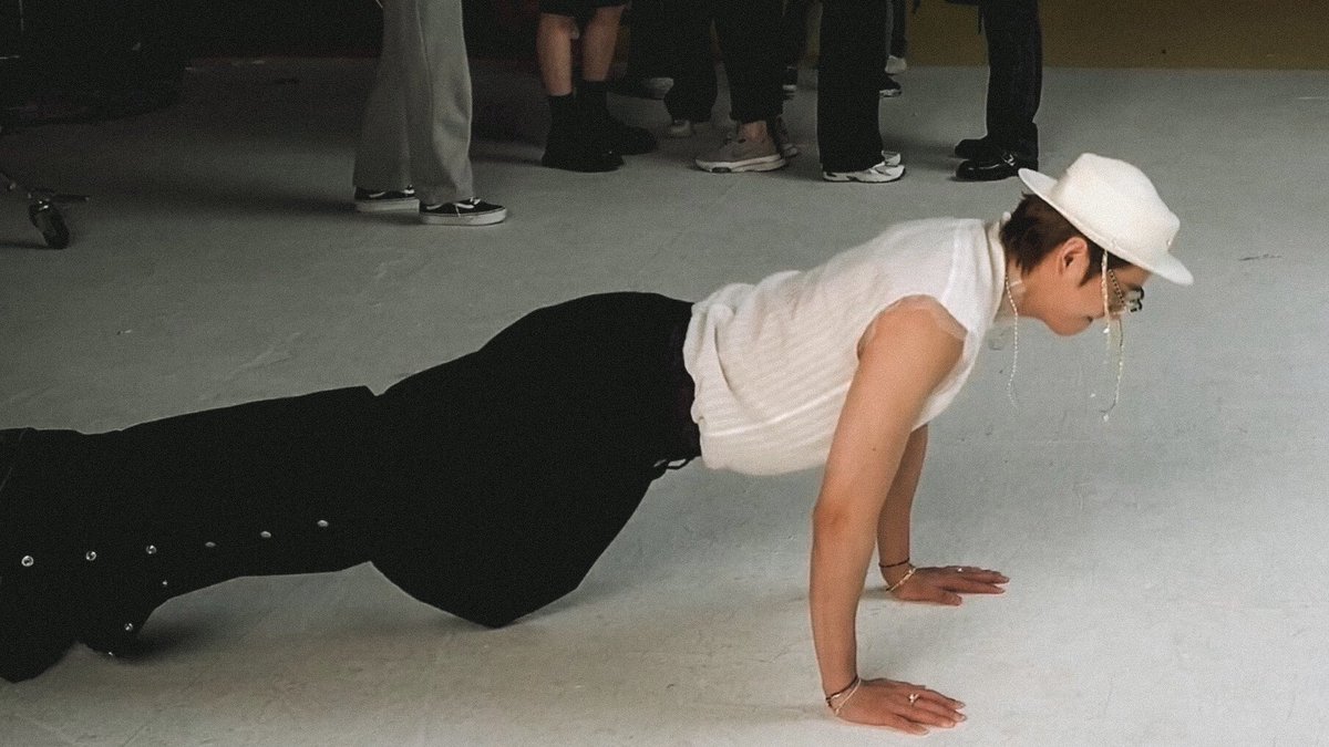 taeteland's tweet photo. KIM TAEHYUNG IS SO FINE https://t.co/KKe02Xqx7L