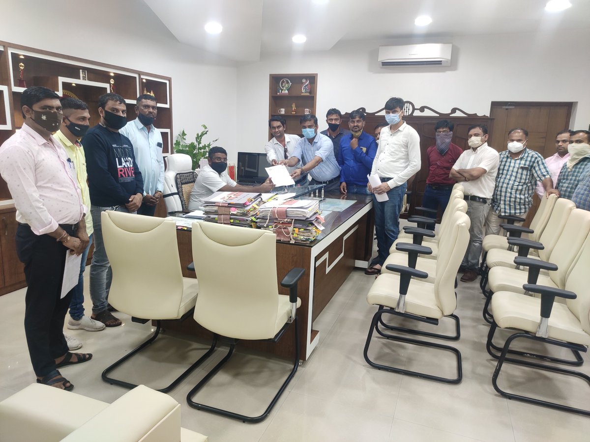 MahuvaUnion's tweet photo. ભાવનગર જીલ્લા તલાટી મંત્રી મંડળ દ્રારા તલાટી મંત્રીઓના પડતર પ્રશ્નો બાબતે ભાવનગર કલેક્ટર શ્રી ને આવેદન પત્ર https://t.co/S7BF2earZJ