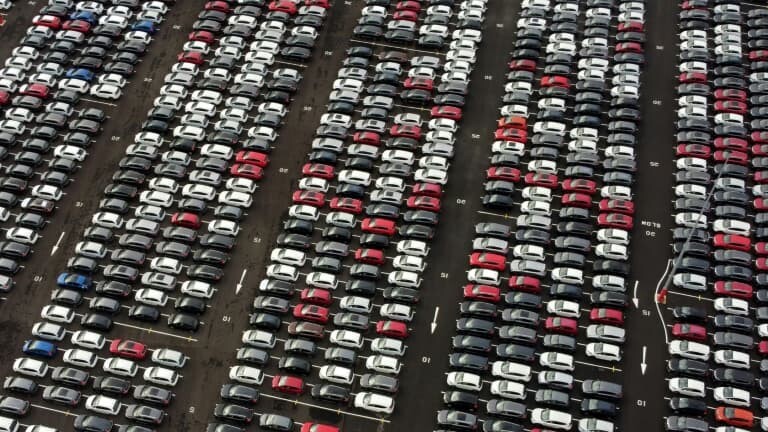 BFM_Auto's tweet image. Le marché automobile français plonge de plus de 20% sur un an en septembre
l.bfmtv.com/aot