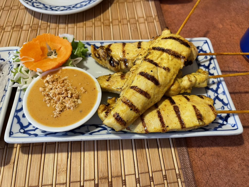 FishHardDave's tweet photo. A tough day of practice desires an exceptional dinner at my favourite Thai restaurant in Cornwall! YUM! #FishCSFL #ThumsKitchen #ThaiFood #CSFLFrannyCup #Yummy #CornwallTourism https://t.co/Csinu7KfBu