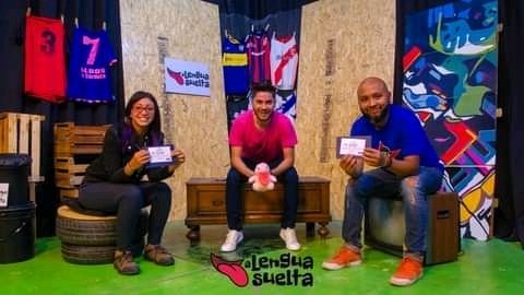 alenguasueltaok's tweet photo. Otro programa más! 😄 y nosotros seguímos muy contentos! Te queremos compartir algunas postales de lo que fué el programa n° 13!🤩 invitadxs Violeta Gil (periodista y militante) Diego Maita (profesor y militante) y banda invitada Pablo Luna 🎶🎸��🎙️ #ALenguaSuelta https://t.co/NQ2lmjEsnq