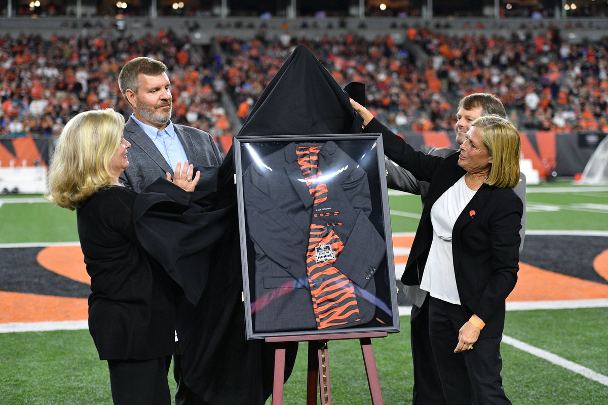 Bengals's tweet photo. IT'S OFFICIAL. 

The inaugural class of the Bengals Ring of Honor. https://t.co/VIDQgxcoX0