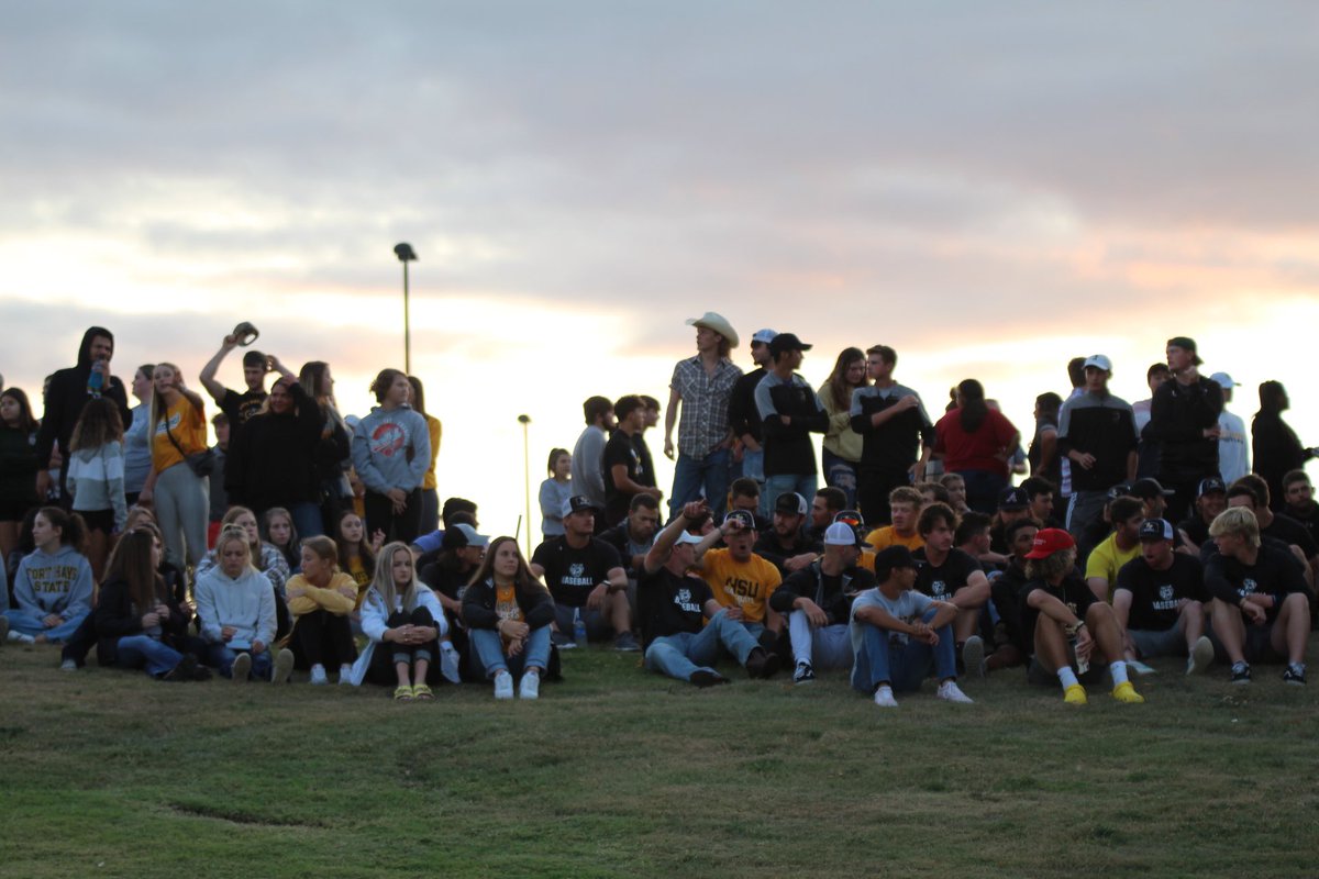TigerMediaNet's tweet photo. HOCO bonfire 21’ highlights 

#TigerPride https://t.co/9mMl10tyIR