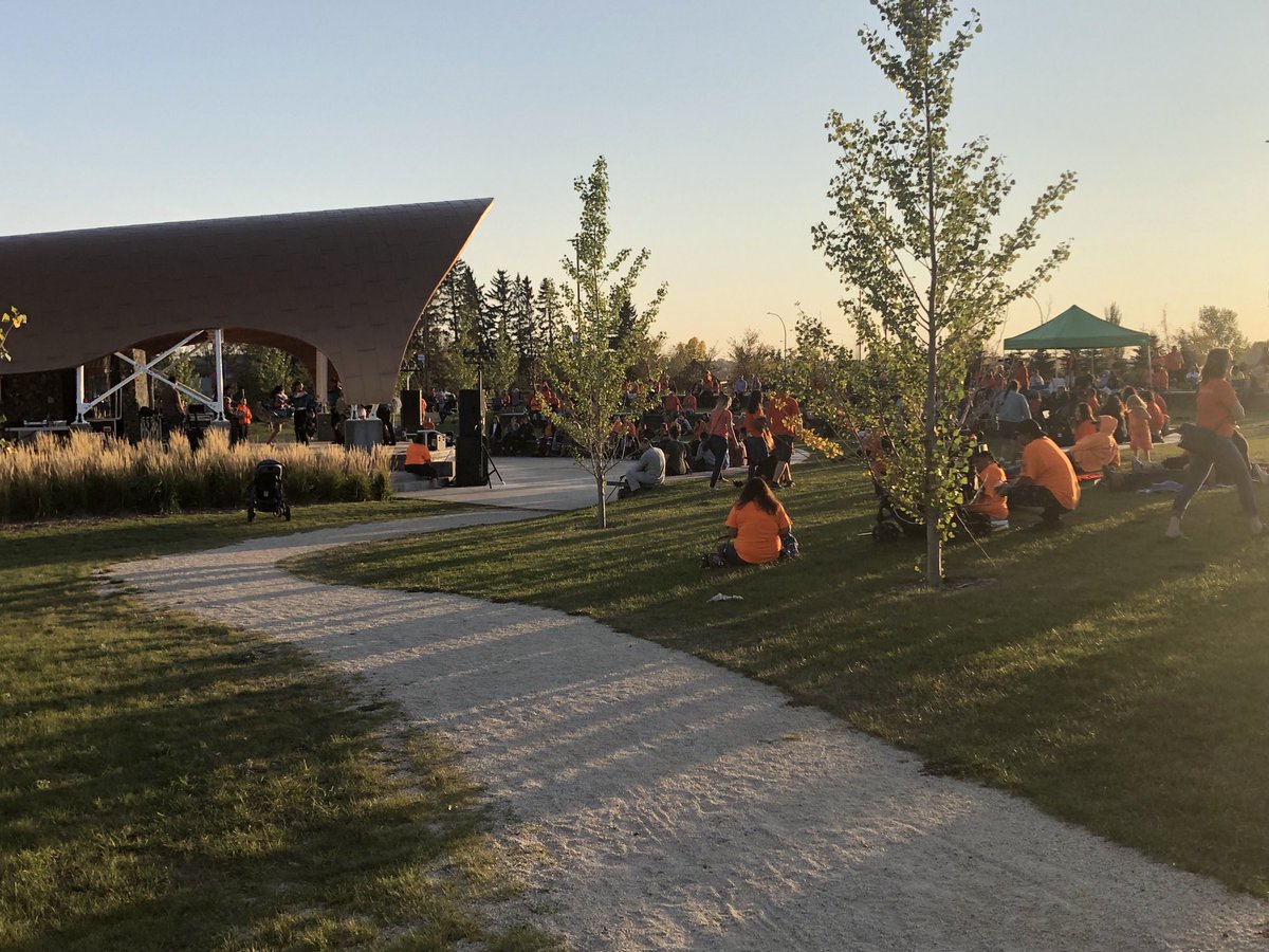 I smiled and thought of you tonight, ⁦<a href="/placemakerchick/">Monica Giesbrecht</a>⁩……this is exactly what this beautiful space was designed for 🧡