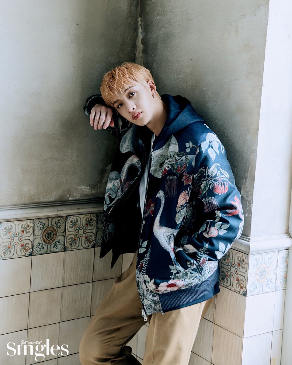 singlesmania's tweet photo. 더 많은 #스트레이키즈 의 모습이 궁금할 #스테이 들을 위해 #에트로  와 함께 촬영한 #싱글즈 10월호 커버 화보의 각 멤버별 단독컷과 미공개 컷을 8일까지 순차적으로 공개할께요😉 시작은 리더 #방찬 입니다.❣️@Stray_Kids

📲 https://t.co/JFNn4yC1mR https://t.co/ZCG52SA5yW